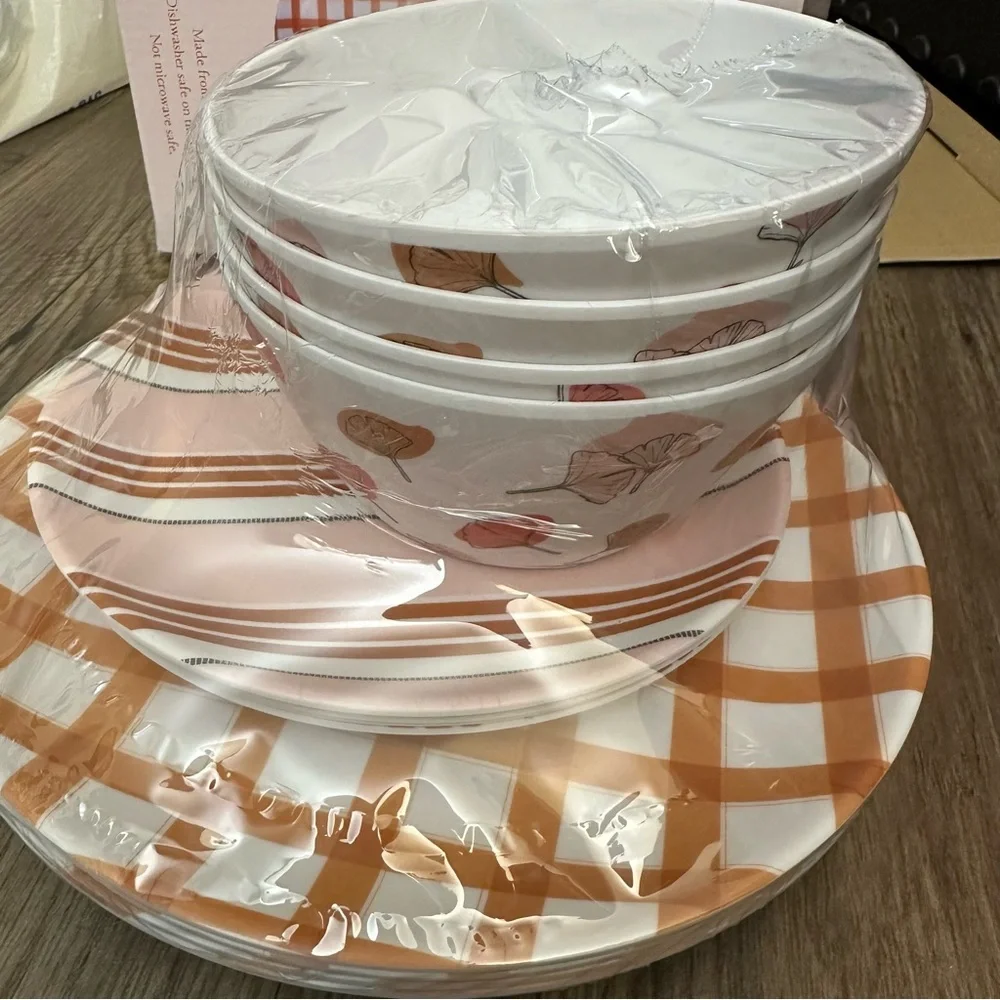 Dwelling Melamine 12-piece dinner set gingham & plaid